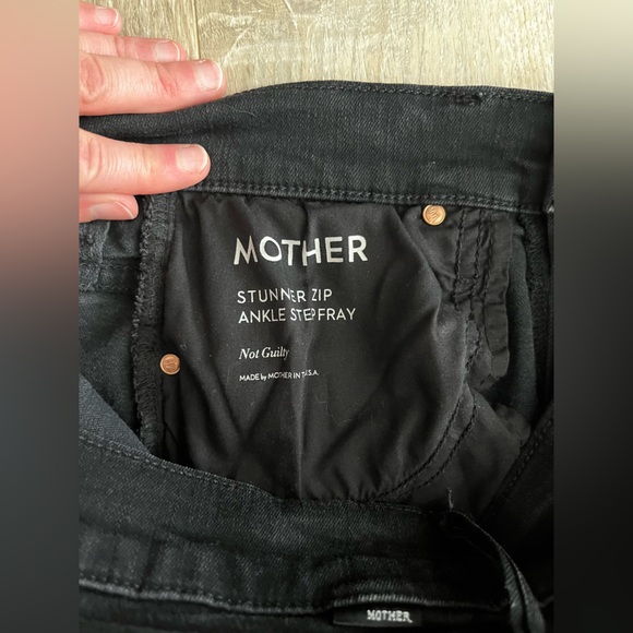 MOTHER Women’s The Stunner Zip Ankle Step Fray in Not Guilty - Size 27 - Picture 13 of 13